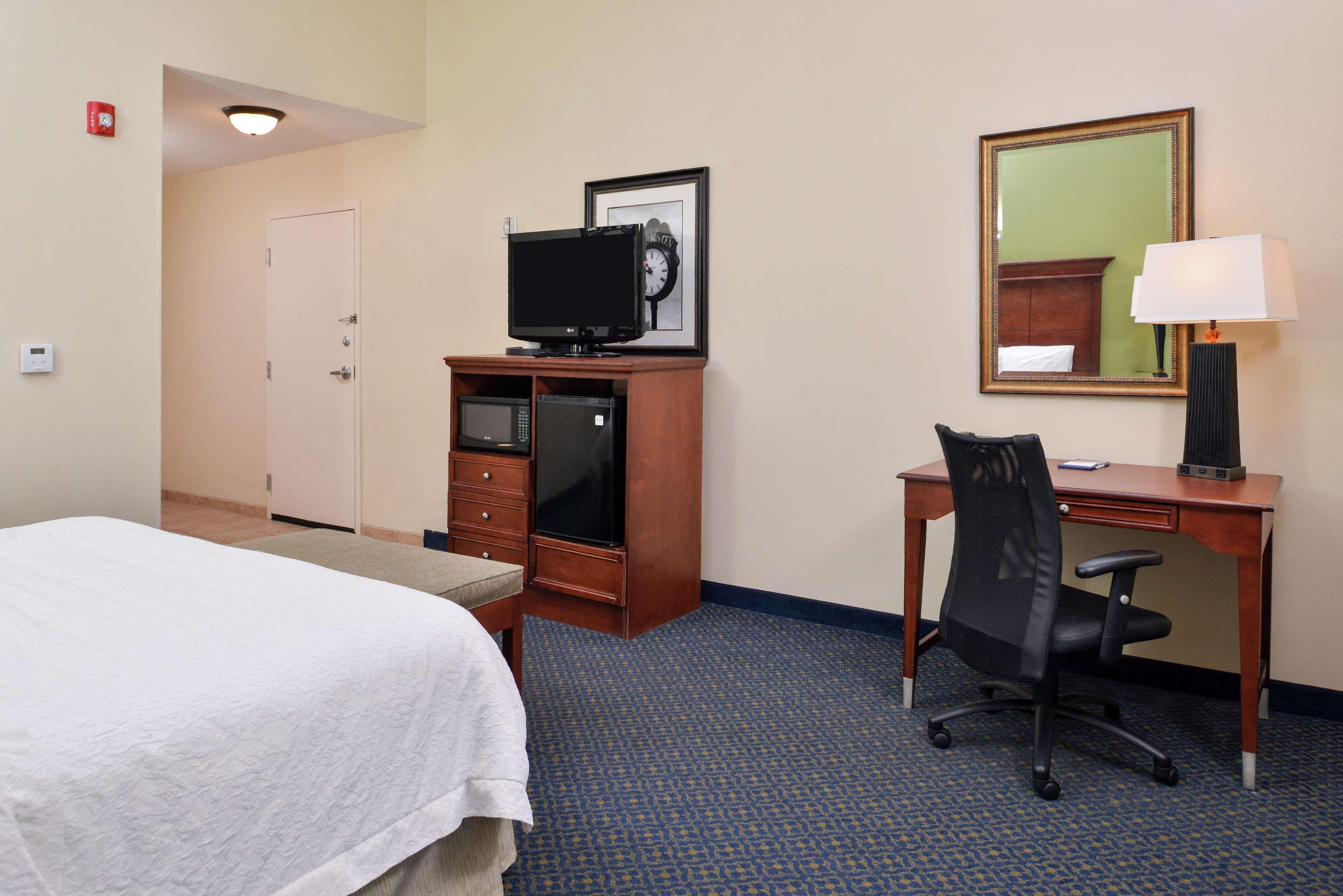 Hampton Inn Jackson-College Avenue Exterior foto